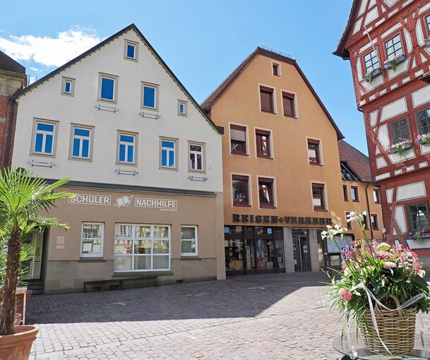 Die beiden Gebäude Marktplatz 5 und 7 sollen umgebaut werden, um Büros für Verwaltungsmitarbeiter zu schaffen.