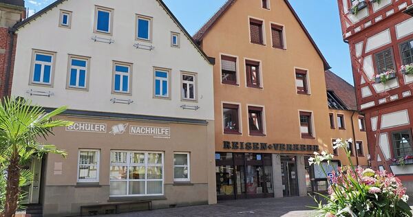 Die beiden Gebäude Marktplatz 5 und 7 sollen umgebaut werden, um Büros für Verwaltungsmitarbeiter zu schaffen.