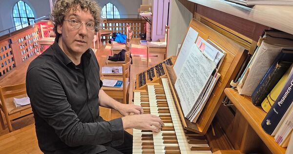 Organist Léon Berben in der Stadtkirche.