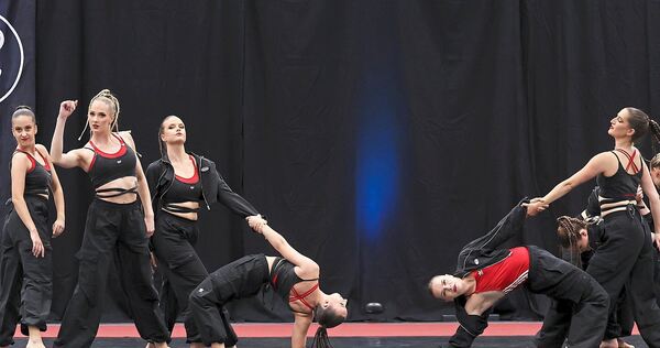Die „Dance Works“ des 1. TC Ludwigsburg zeigen beim Bundesligaturnier in Kornwestheim ihre Choreografie.