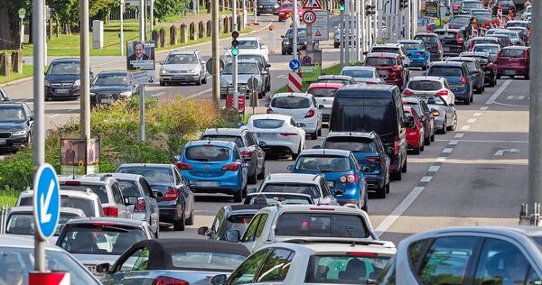 Tausende Autos jeden Tag sorgen für schlechte Luft an der B 27.