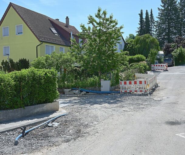 Die Baustelle an der Ecke Paulinenstraße/Luisenstraße auf einem Foto von vergangener Woche: Netze BW wird hier noch Kabel verlegen.