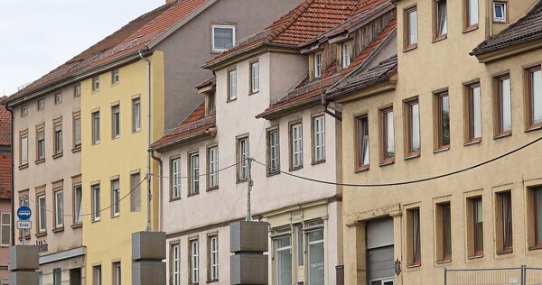 Blick auf die Fassaden an der Schlossstraße.
