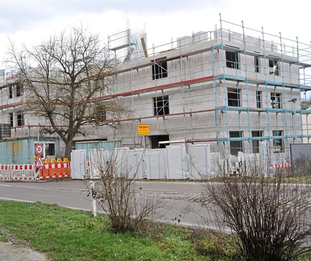 Die Paulus-Baustelle in Höpfigheim liegt derzeit still. Im Erdgeschoss sollen eine Kita, darüber 14 Wohnungen entstehen.