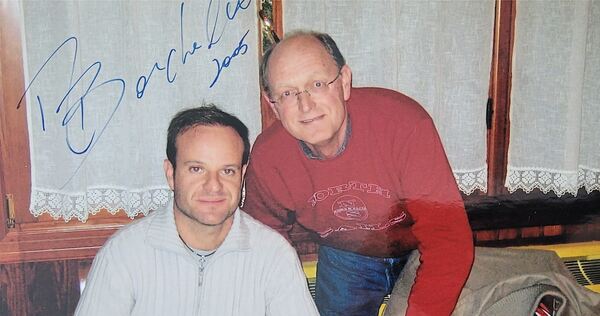 Ein Ludwigsburger trifft einen Brasilianer: Rainer Schubert (rechts) in Fiorano nahe der Ferrari-Hochburg Maranello mit dem dama Ein Ludwigsburger trifft einen Brasilianer: Rainer Schubert (rechts) in Fiorano nahe der Ferrari-Hochburg Maranello mit dem damaligen Formel-1-Fahrer Rubens Barrichello.