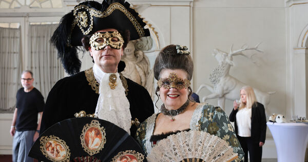 Heinz Frey und Regina Schmidt wissen, wie man sich für einen barocken Maskenball kleidet. Am 3. September wird im Ludwigsburger Schloss getanzt.
