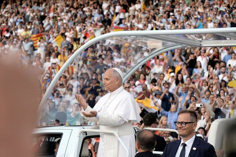 Papst Leo XIV. besucht Spanien - Olympiastadion Papst Leo XIV. besucht Spanien - Olympiastadion