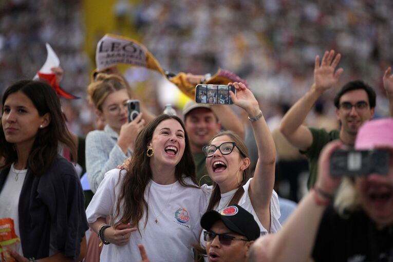 Papst Leo XIV. besucht Spanien - Olympiastadion Papst Leo XIV. besucht Spanien - Olympiastadion