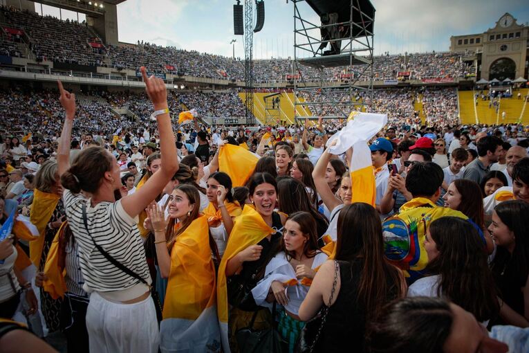 Papst Leo XIV. besucht Spanien - Olympiastadion Papst Leo XIV. besucht Spanien - Olympiastadion