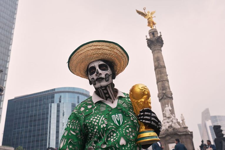 Vor der Fußball-WM - La-Ola-Welle in Mexiko Vor der Fußball-WM - La-Ola-Welle in Mexiko