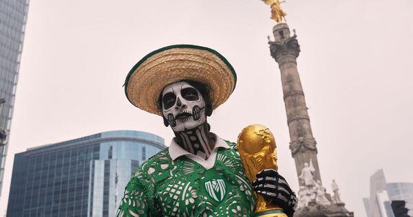 Vor der Fußball-WM - La-Ola-Welle in Mexiko