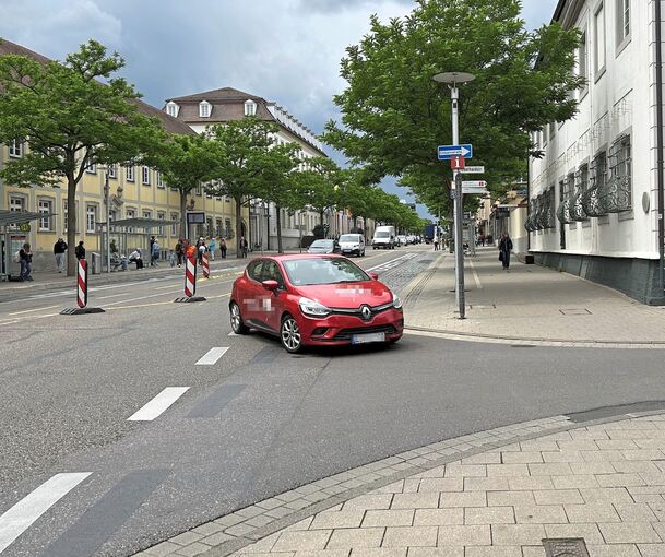 Etliche Autofahrer biegen jeden Tag illegal von der Wilhelmstraße nach links in die Körner- oder die Eberhardstraße ab.