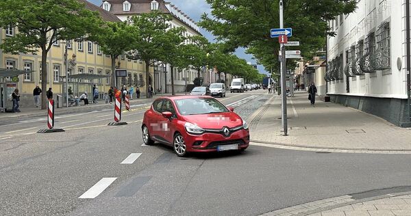 Etliche Autofahrer biegen jeden Tag illegal von der Wilhelmstraße nach links in die Körner- oder die Eberhardstraße ab.