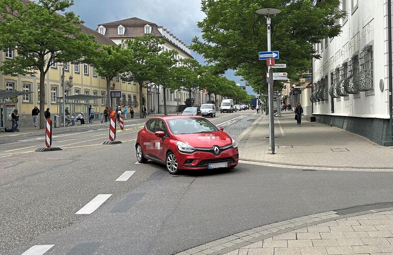 Etliche Autofahrer biegen jeden Tag illegal von der Wilhelmstraße nach links in die Körner- oder die Eberhardstraße ab.
