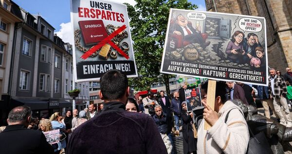 Protestkundgebung zum Sparkasseneinbruch in Gelsenkirchen