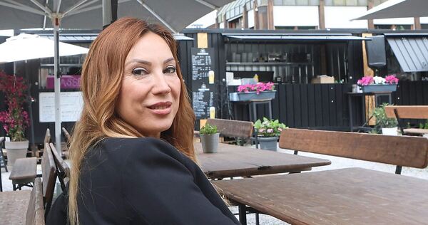 „Herumheulen bringt nichts“: Alma Beaumont in ihrem Biergarten am Kleinaspergle. „Herumheulen bringt nichts“: Alma Beaumont in ihrem Biergarten am Kleinaspergle.