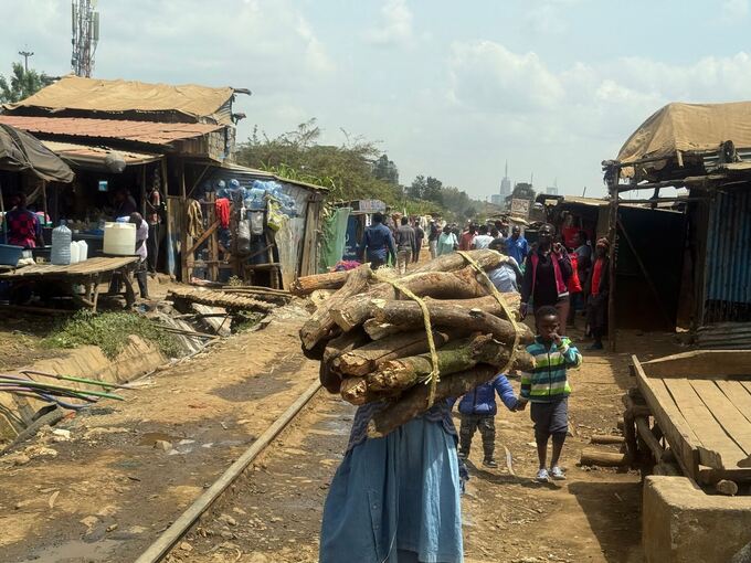 Slum Kibera - Straßenszene Slum Kibera - Straßenszene