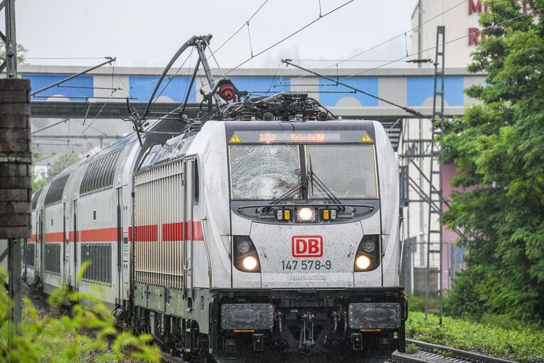 Oberleitung fällt auf Intercity Oberleitung fällt auf Intercity