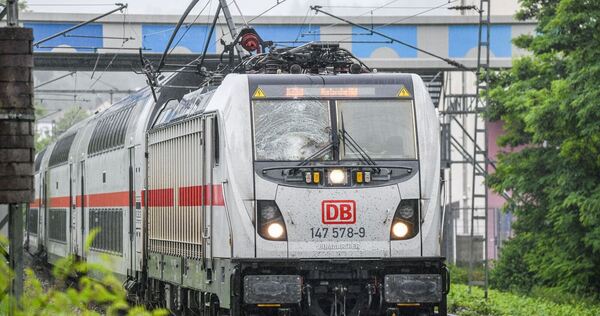 Oberleitung fällt auf Intercity Oberleitung fällt auf Intercity