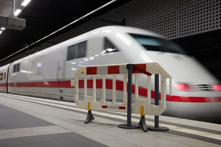 Bahnstrecke zwischen Berlin und Hamburg Bahnstrecke zwischen Berlin und Hamburg