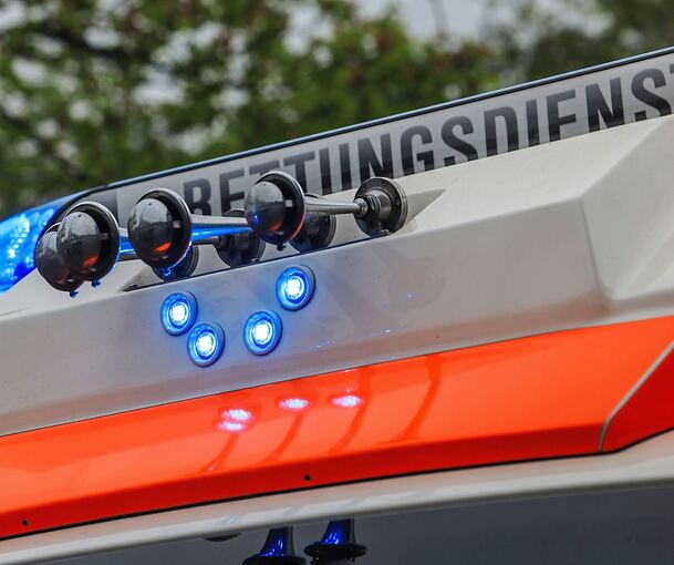 Der Rettungsdienst bringt die Verletzten in Krankenhäuser. Der Rettungsdienst bringt die Verletzten in Krankenhäuser.