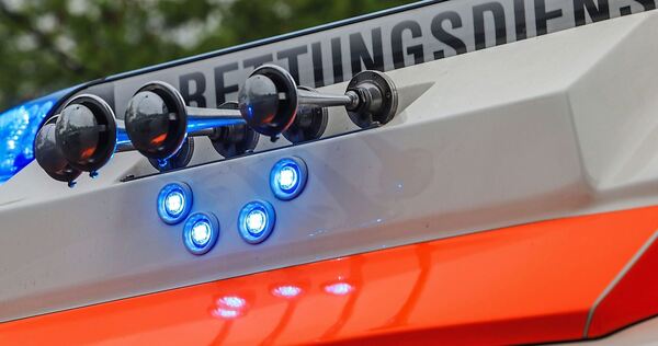 Der Rettungsdienst bringt die Verletzten in Krankenhäuser. Der Rettungsdienst bringt die Verletzten in Krankenhäuser.