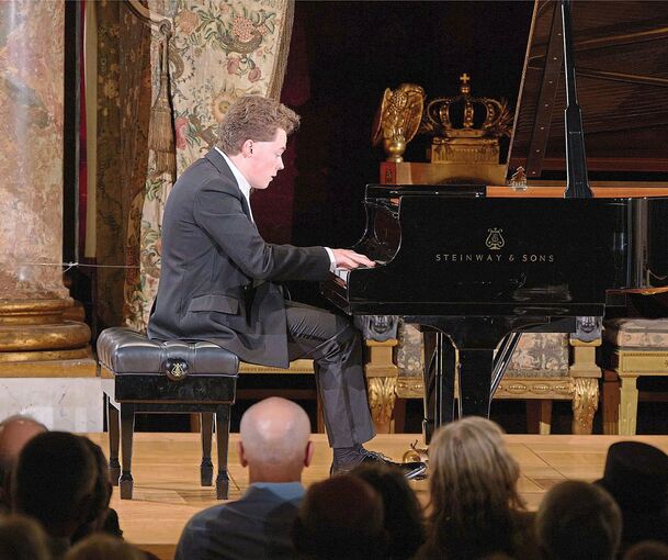 Der erst 20 Jahre alte Vsevolod Zavidov im Ordenssaal des Residenzschlosses.