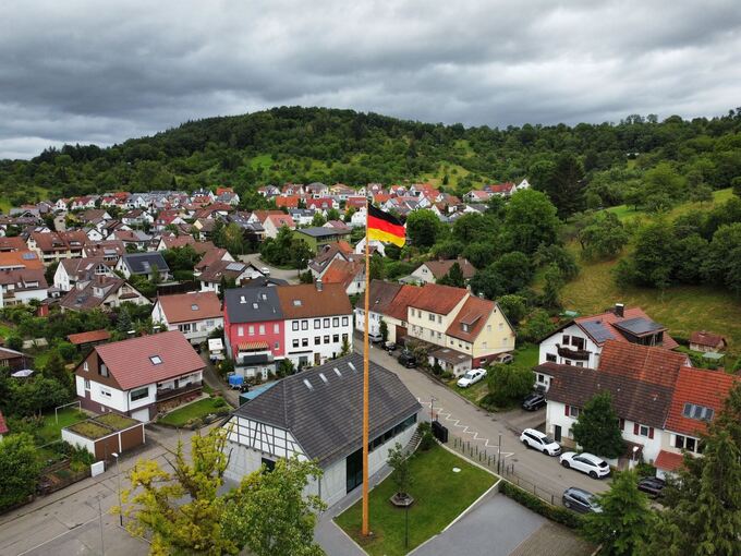 WM 2026 - Fahnenmast Miedelsbach WM 2026 - Fahnenmast Miedelsbach