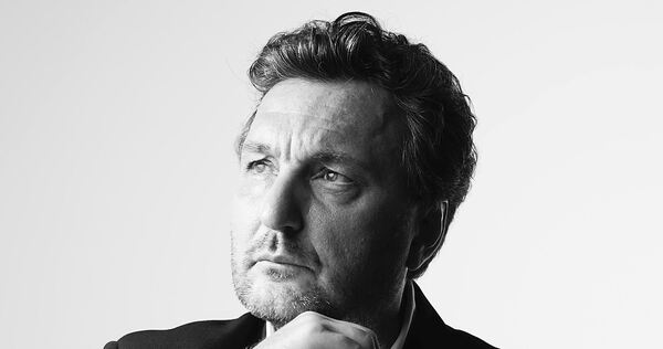 Er hat „mal eben“ die „Nabucco“-Aufführung gerettet und wurde dafür vom Schlossfestspiele-Publikum gefeiert: der französische Bariton Ludovic Tézier.