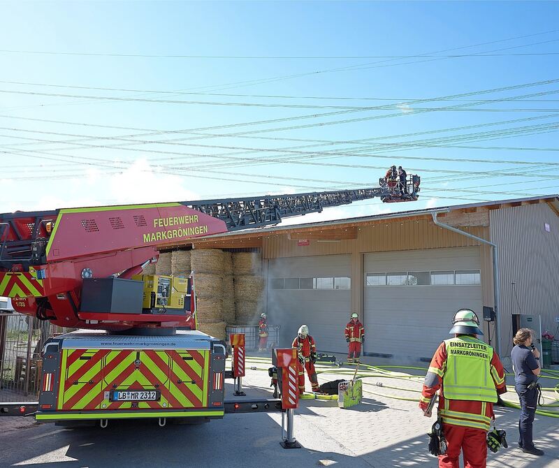 Die Feuerwehr rückt mit Korb an.