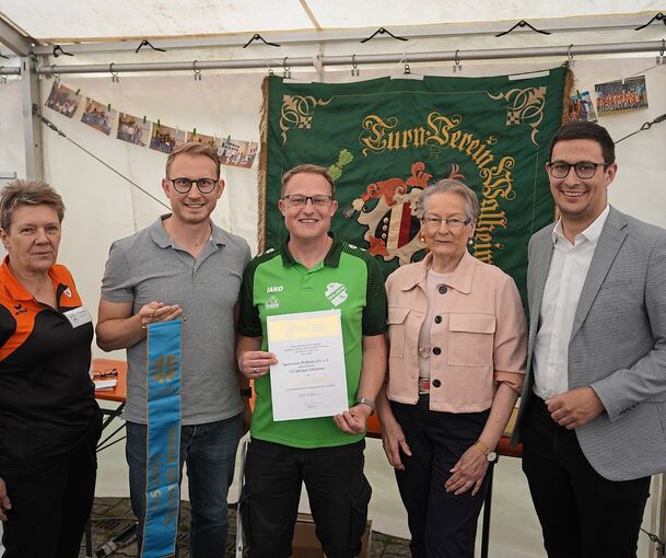 Dem Sportverein Walheim wird anlässlich des 125. Jubiläums die Ehrenurkunde des Landessportbundes verliehen.