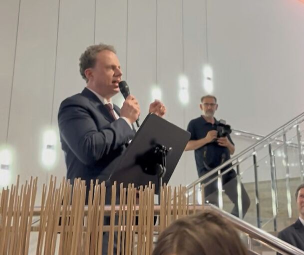 Oberbürgermeister Matthias Knecht nutzte die Bühne zum Spielstart der Ludwigsburger Schlossfestspiele für ein politisches Statem Oberbürgermeister Matthias Knecht nutzte die Bühne zum Spielstart der Ludwigsburger Schlossfestspiele für ein politisches Statement.
