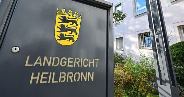 Zwei Männer sollen serbische Arbeiter nach Vaihingen und Sachsenheim eingeschleust haben. Trotz schwerer Vorwürfe könnten sie vo Zwei Männer sollen serbische Arbeiter nach Vaihingen und Sachsenheim eingeschleust haben. Trotz schwerer Vorwürfe könnten sie vor dem Landgericht Heilbronn mit Bewährung davonkommen.