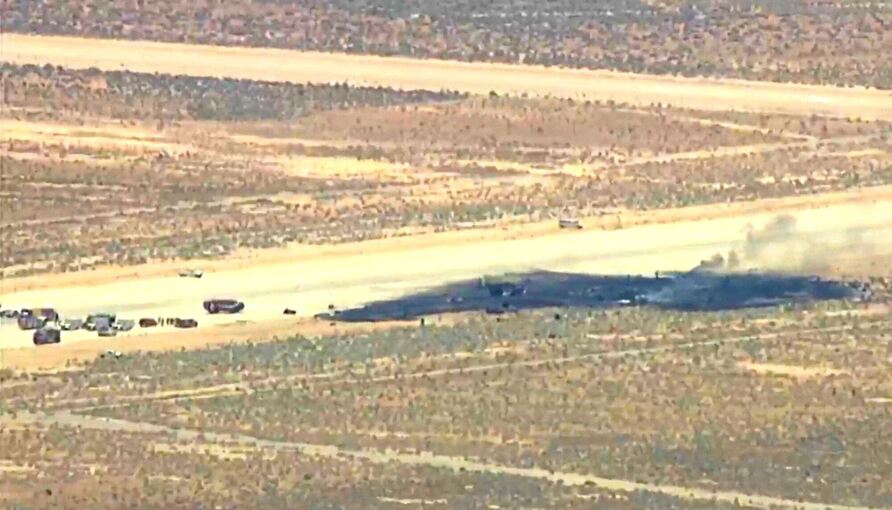 B-52-Bomber stürzt in Kalifornien ab B-52-Bomber stürzt in Kalifornien ab