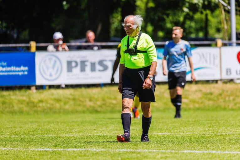 Werner Ziebold geht mit 90 in Schiedsrichter-Rente Werner Ziebold geht mit 90 in Schiedsrichter-Rente