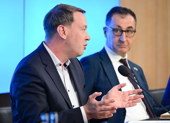 Ministerpräsident Özdemir und Gesundheitsminister Hildenbrand Ministerpräsident Özdemir und Gesundheitsminister Hildenbrand
