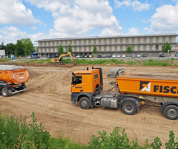 Derzeit wird an der Fuschofstraße die Baugrube für den ersten Bauabschnitt vorbereitet.