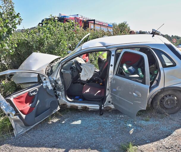 Das bei dem Unfall zerstörte Auto. Das bei dem Unfall zerstörte Auto.