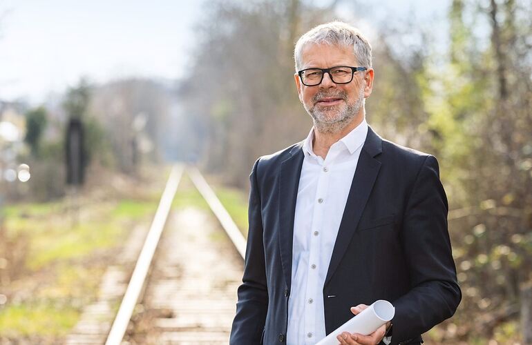 „Wir leben noch“: Der Stadtbahn-Chefplaner Michael Ilk ist nach wie vor überzeugt, dass die Verbindung von Markgröningen nach Lu „Wir leben noch“: Der Stadtbahn-Chefplaner Michael Ilk ist nach wie vor überzeugt, dass die Verbindung von Markgröningen nach Ludwigsburg reaktiviert wird.