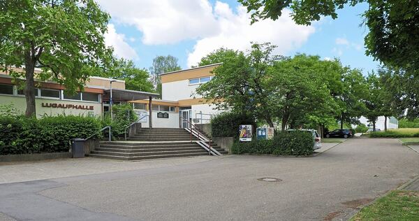 Die Lugaufhalle samt TuS-Geschäftsstelle und Parkplatz. Auf dem Areal soll Wohnbebauung entstehen. Die Lugaufhalle samt TuS-Geschäftsstelle und Parkplatz. Auf dem Areal soll Wohnbebauung entstehen.