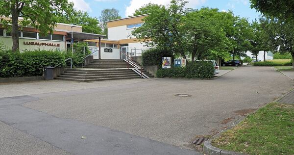 Die Lugaufhalle samt TuS-Geschäftsstelle und Parkplatz. Auf dem Areal soll Wohnbebauung entstehen. Die Lugaufhalle samt TuS-Geschäftsstelle und Parkplatz. Auf dem Areal soll Wohnbebauung entstehen.