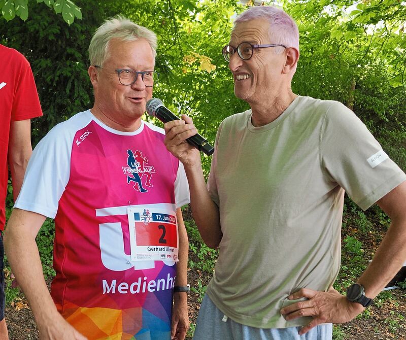 Moderator Achim Seiter mit LKZ-Verleger Gerhard Ulmer.