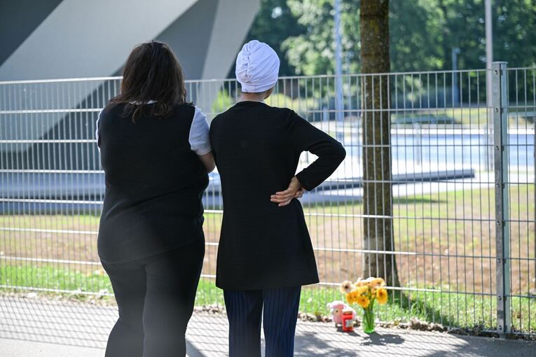 Nach dem Fund von leblosem Kind in Auto Nach dem Fund von leblosem Kind in Auto