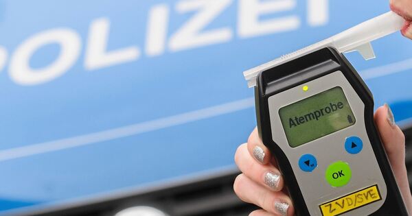 Autofahrerin-f-hrt-in-Bietigheim-Bissingen-betrunken-gegen-einen-Wagen
