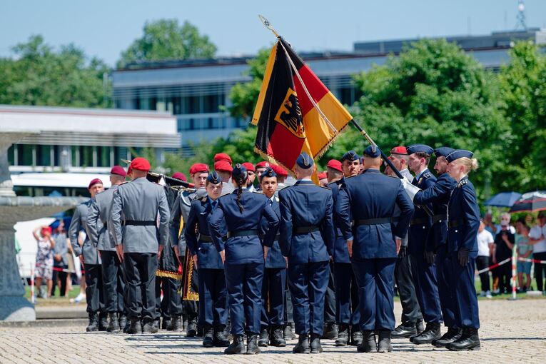 Feierliches Gelöbnis auf dem Schlossplatz Feierliches Gelöbnis auf dem Schlossplatz