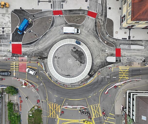 Inmitten der Stadt entsteht ein Kreisverkehr. Inmitten der Stadt entsteht ein Kreisverkehr.