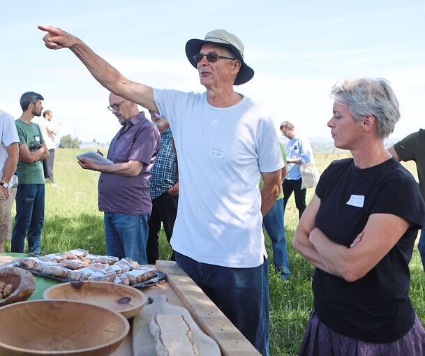 Landwirt Albert Burger hat schon früh auf Walnüsse gesetzt und kann nun mit Unterstützung eines Programms der Klimaschutzstiftung Baden-Württemberg seine Baumkulturen erweitern.