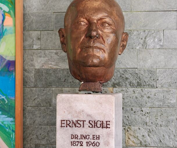 Ob die Büste in der Schule verbleibt und mit welchen Zusatzinformationen, das ist eine der Fragen, die der Gemeinderat nun klären muss.