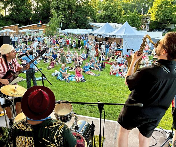 Die multinationale Band Faela war aus Schweden nach Ludwigsburg angereist, um im blühenden Barock das Publikum zu begeistern.