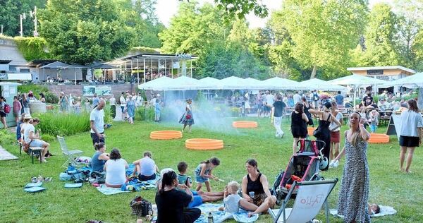In kleinen Pools können sich kleine und große Besucher abkühlen. In kleinen Pools können sich kleine und große Besucher abkühlen.